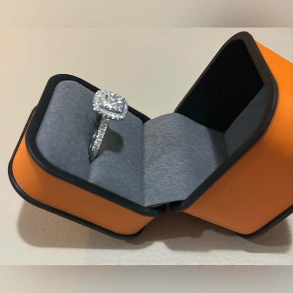 10K White Gold 1 carat Diamond Ring Set - Picture 4 of 10